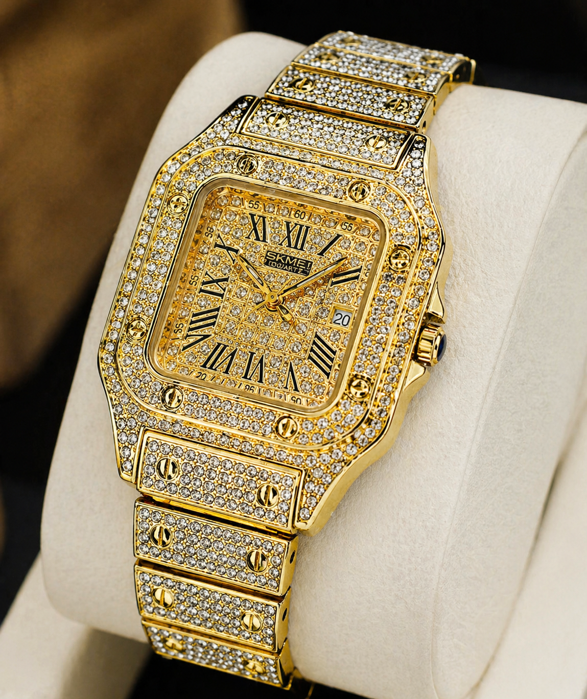 Women’s gold fashion watch by Zyvoura featuring a round dial and elegant bracelet design.